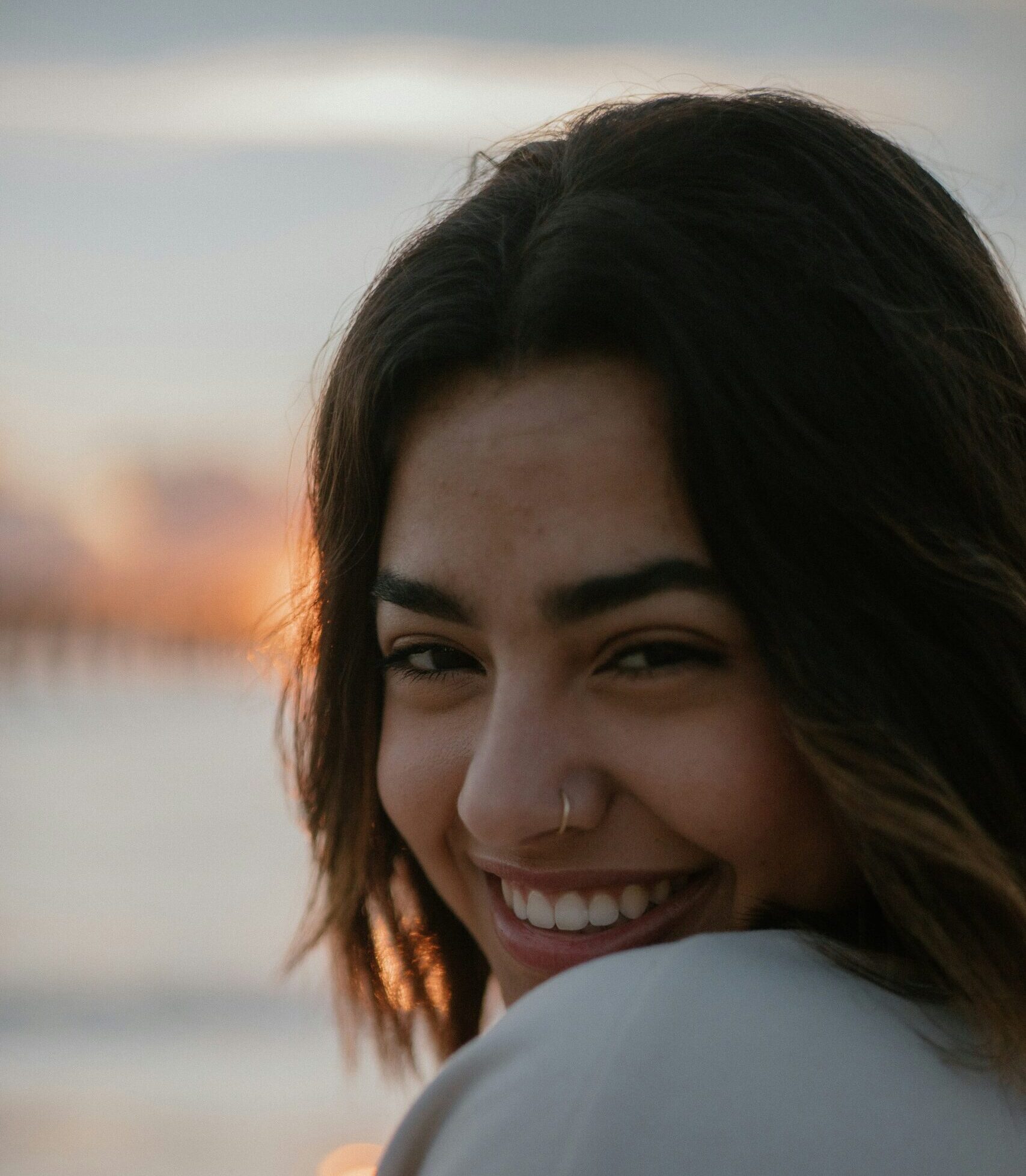 Zähne nach Rauchstopp: Haut, Atem & Raucherspuren loswerden