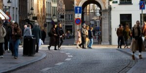 Rauchfrei im Urlaub bleiben: praktische Tipps für Flughafen, Hotel & Langeweile.