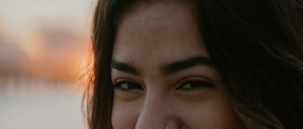 Zähne nach Rauchstopp: Haut, Atem & Raucherspuren loswerden